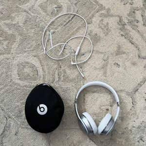 Beats SOLO 3 - Silver beats headphones, WIRELESS - size adjustable, bluetooth